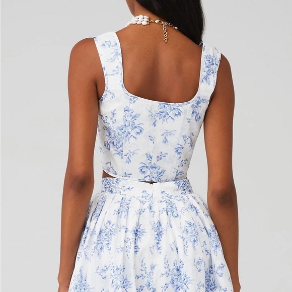 Selfie corset in bed and breakfast duchess - Picture 6 of 12